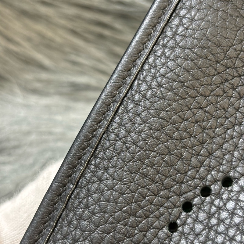 HERMES TC MINI EVELYNE 黑色荔枝皮 金釦 洞洞包 肩背包 斜背包 2用包-17