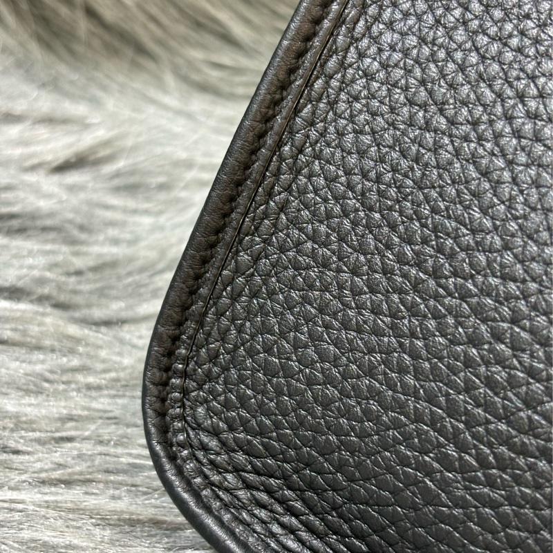 HERMES TC MINI EVELYNE 黑色荔枝皮 金釦 洞洞包 肩背包 斜背包 2用包-23