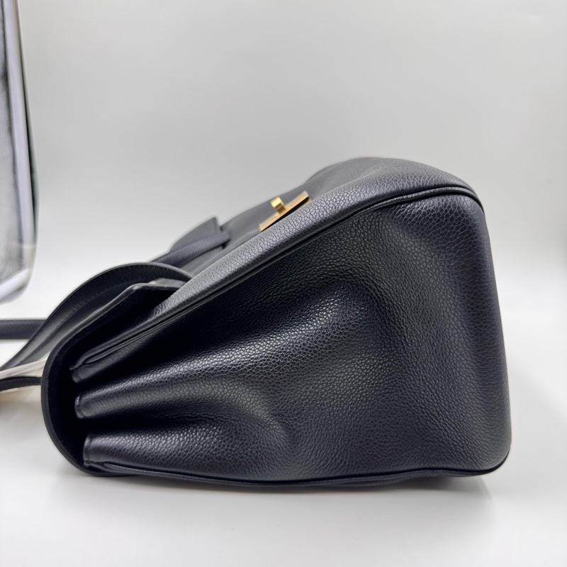 Celine / 賽琳 Soft 16 黑色金扣-2