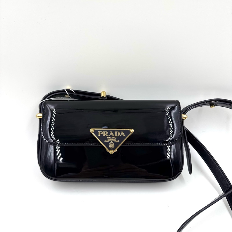 Prada / 普拉達 漆皮 單肩斜挎包 黑金-0