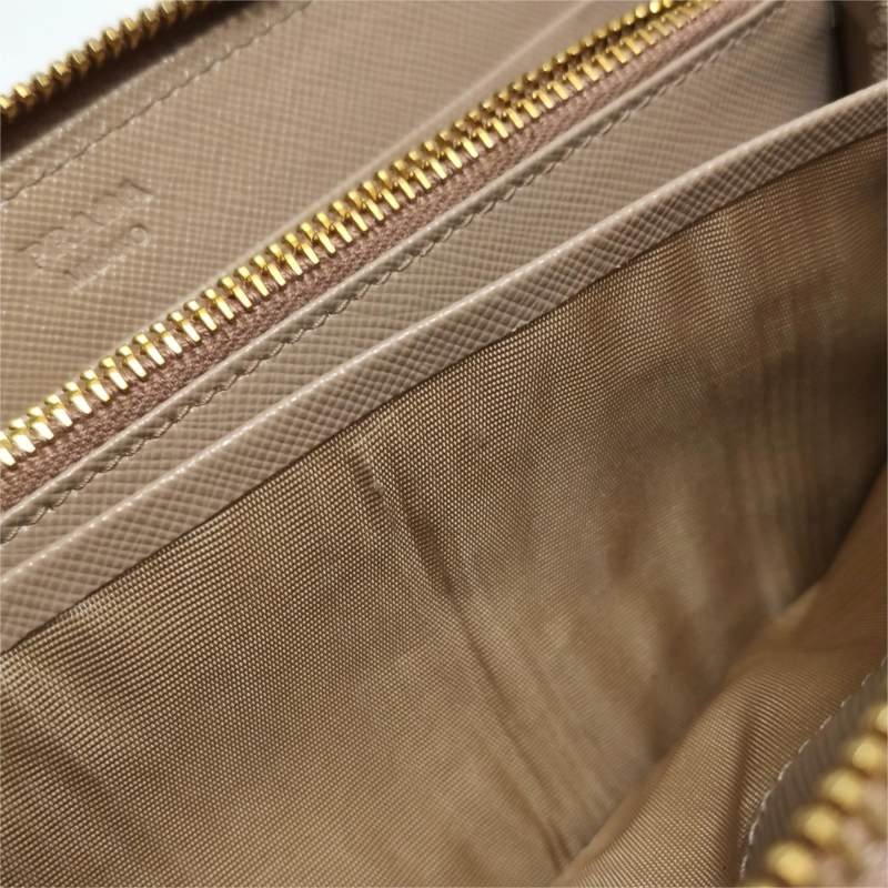 Prada 牛皮 純色 字母 Logo 拉鍊 錢包-9