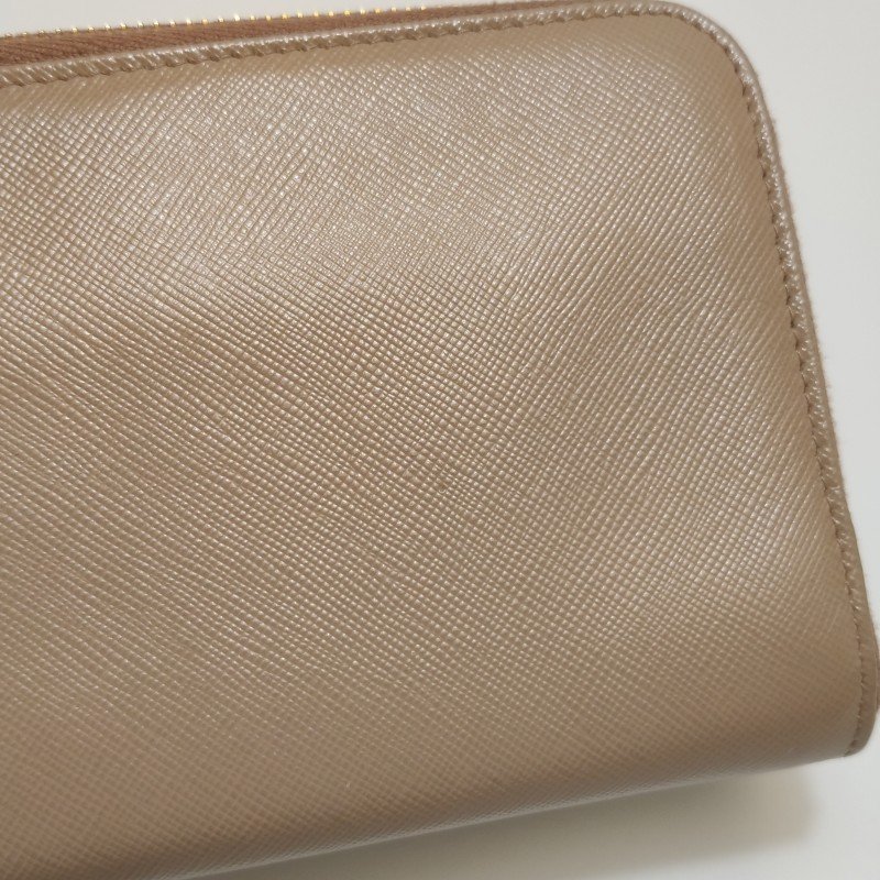 Prada 牛皮 純色 字母 Logo 拉鍊 錢包-14