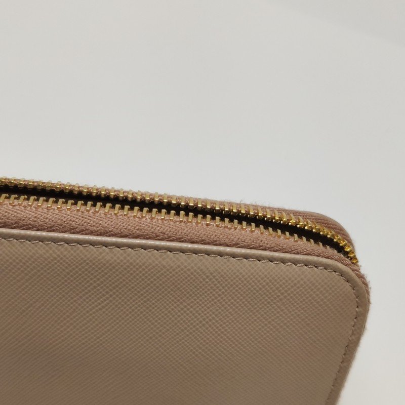 Prada 牛皮 純色 字母 Logo 拉鍊 錢包-15