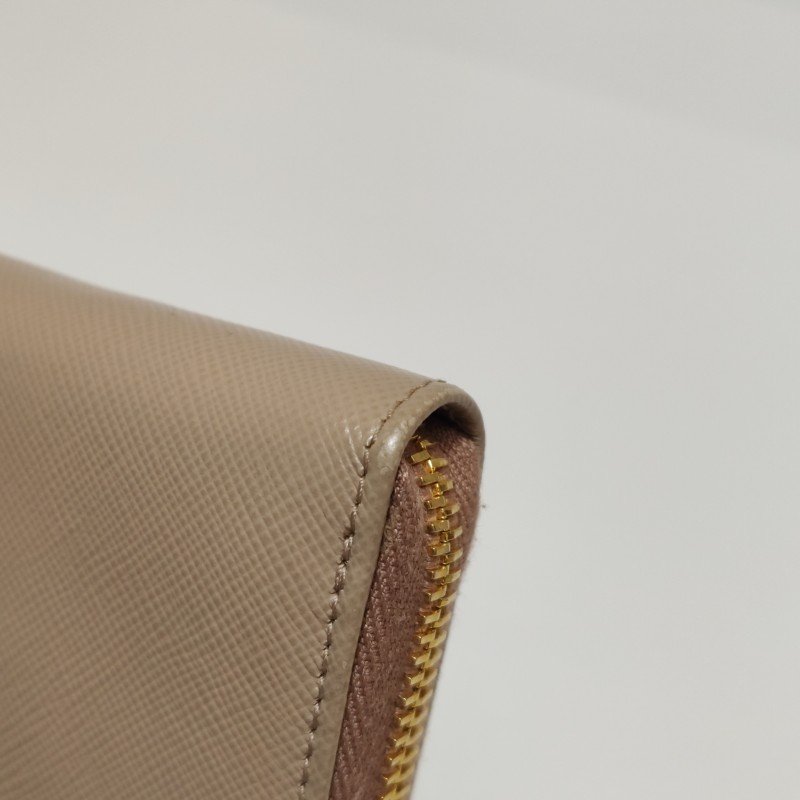 Prada 牛皮 純色 字母 Logo 拉鍊 錢包-16