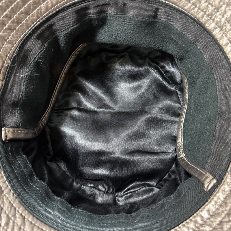 Kangol Future Bucket Earflaps 袋鼠新款仿漆皮帶耳罩平頂漁夫帽-12