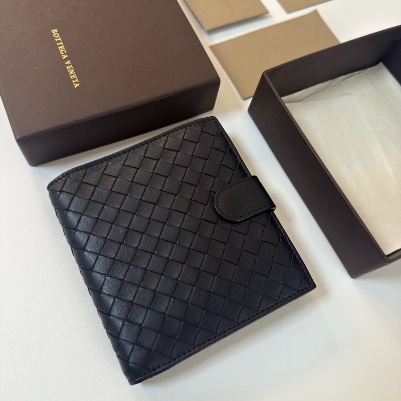 ✔️BOTTEGA VENETA BV 寶緹嘉 羊皮黑小格短夾（雙開拉鍊零錢袋）-0