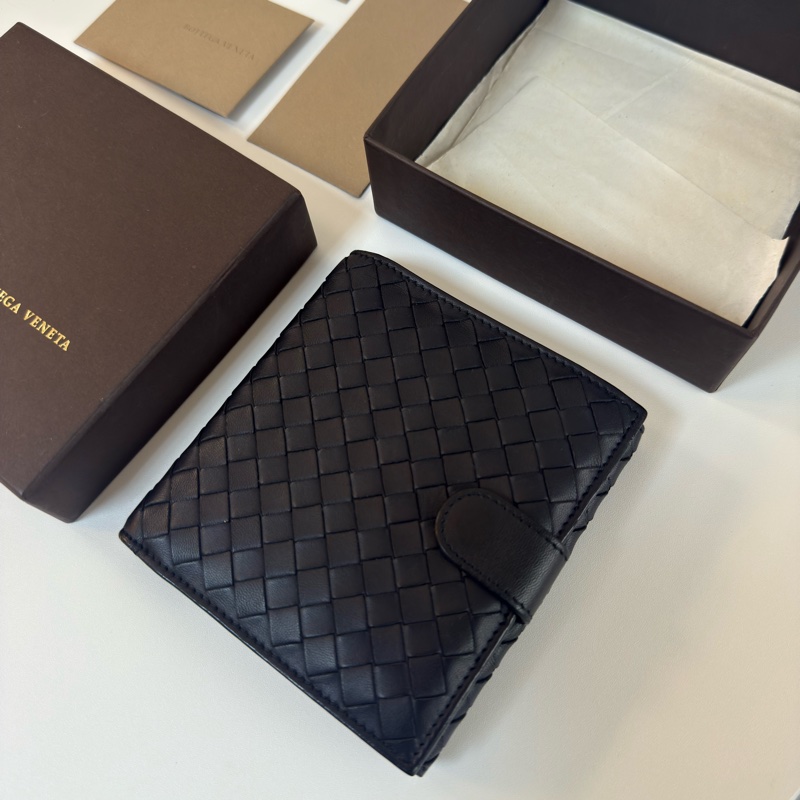 ✔️BOTTEGA VENETA BV 寶緹嘉 羊皮黑小格短夾（雙開拉鍊零錢袋）-1