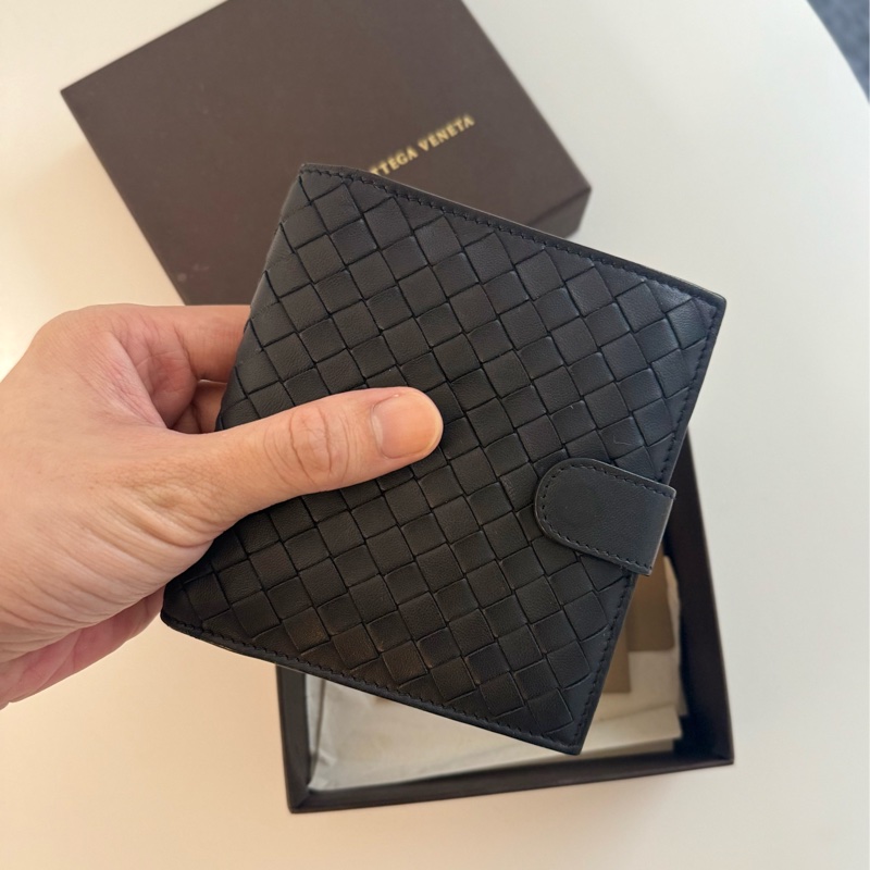 ✔️BOTTEGA VENETA BV 寶緹嘉 羊皮黑小格短夾（雙開拉鍊零錢袋）-2