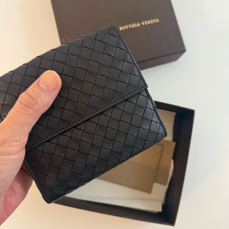 ✔️BOTTEGA VENETA BV 寶緹嘉 羊皮黑小格短夾（雙開拉鍊零錢袋）-3