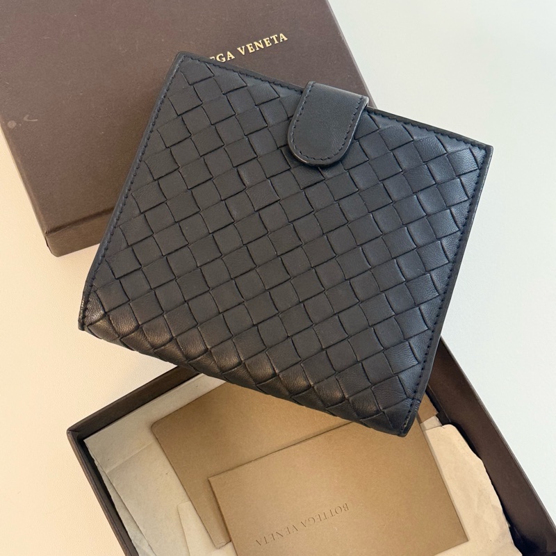 ✔️BOTTEGA VENETA BV 寶緹嘉 羊皮黑小格短夾（雙開拉鍊零錢袋）-18