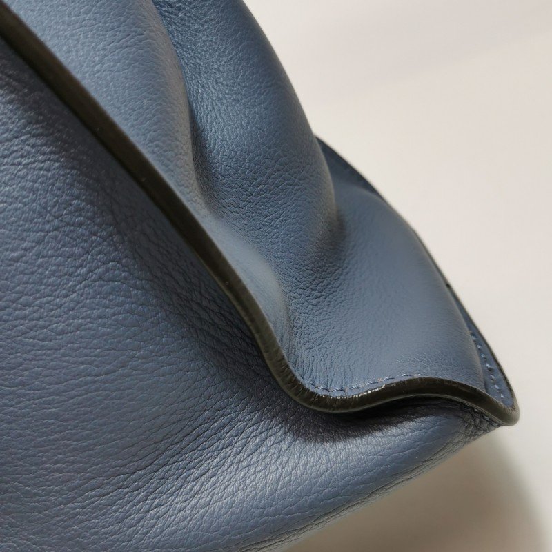 Fendi Peekaboo 躲貓貓 中號 牛皮 純色 扭鎖 單肩包-17