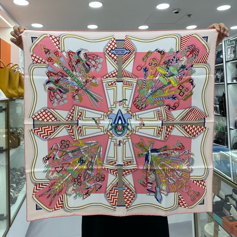 Hermes 愛馬仕25春夏「鞍具花束70*70 絲巾桑蠶絲真絲 全新-0