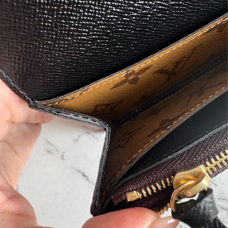 LV淺/花紋拼色釦式長夾-19