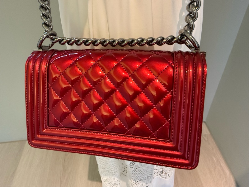 Chanel 漆皮亮紅色小型口蓋包（18cm*12cm*6cm)-2