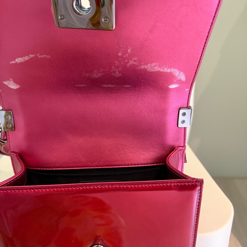 Chanel 漆皮亮紅色小型口蓋包（18cm*12cm*6cm)-11