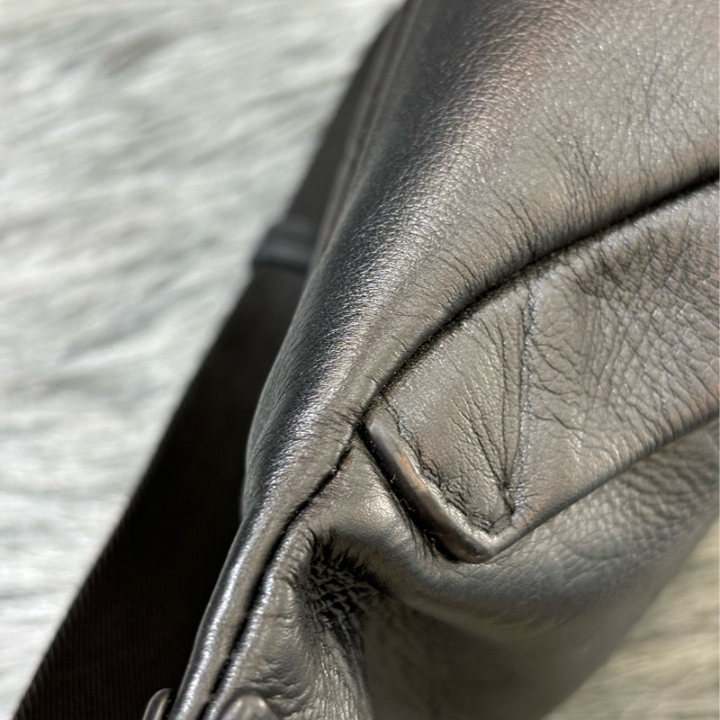 LV M46036 DISCOVERY 黑色牛皮 原花字紋老花 腰包 斜背包 肩背包 胸口包 霹靂包-12