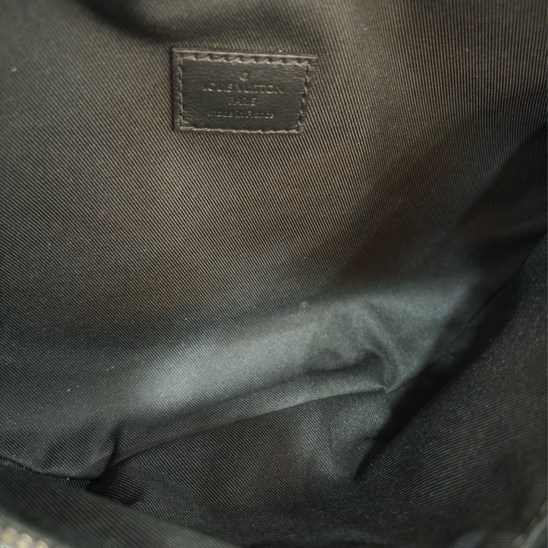 LV M46036 DISCOVERY 黑色牛皮 原花字紋老花 腰包 斜背包 肩背包 胸口包 霹靂包-31