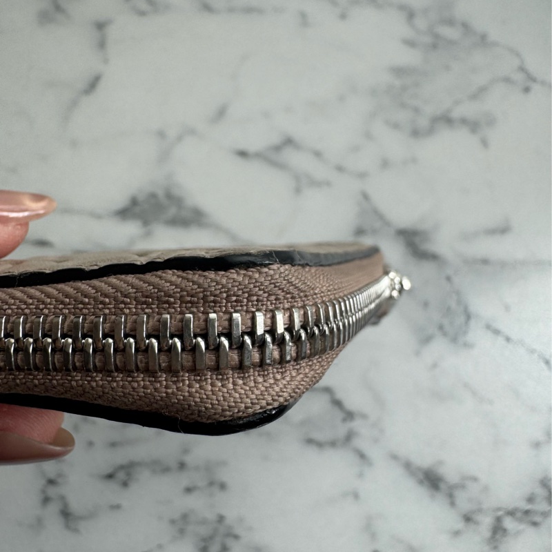 loewe奶杏色壓紋拉鏈短夾 超美✨-7