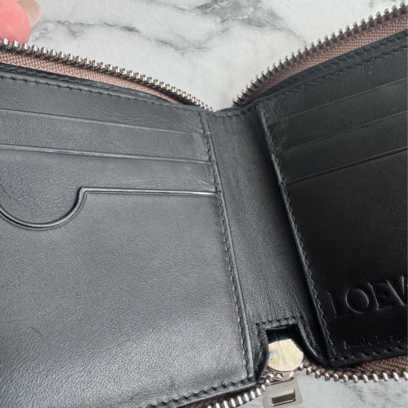 loewe奶杏色壓紋拉鏈短夾 超美✨-21