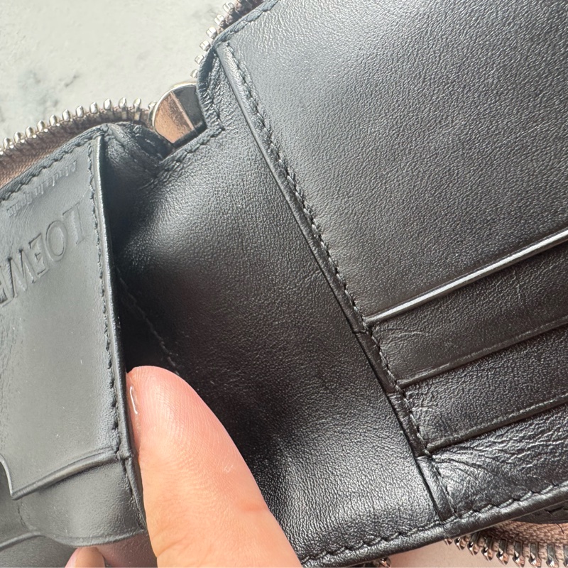 loewe奶杏色壓紋拉鏈短夾 超美✨-29