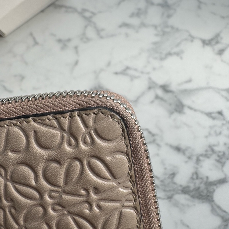 loewe奶杏色壓紋拉鏈短夾 超美✨-40