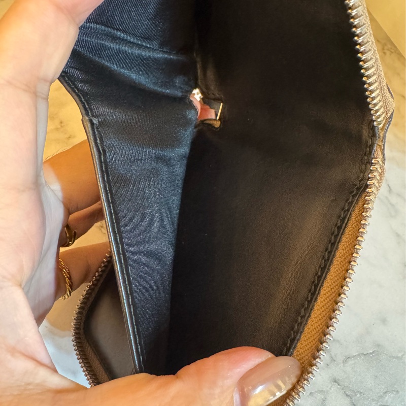 loewe奶杏色壓紋拉鏈短夾 超美✨-31