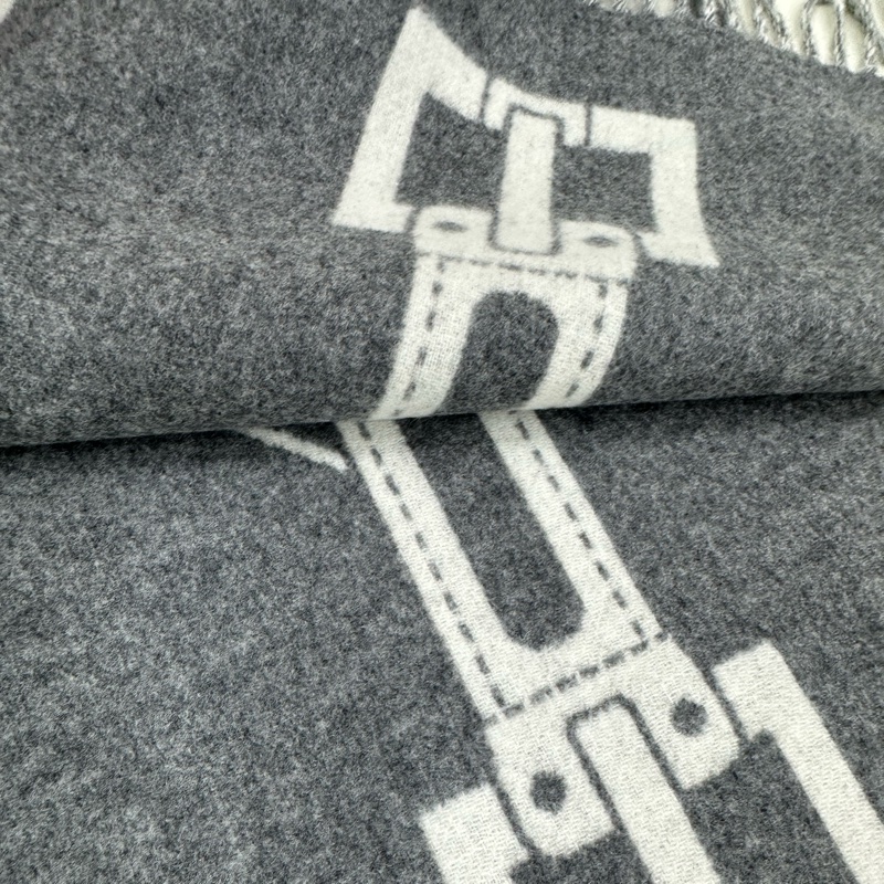 Hermes 愛馬仕 馬鞍腹帶騎裝 山羊絨圍巾 100%山羊絨 象牙白/中灰色 尺寸:30*160cm 全新-2