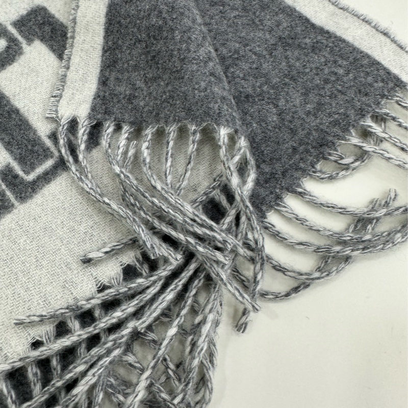 Hermes 愛馬仕 馬鞍腹帶騎裝 山羊絨圍巾 100%山羊絨 象牙白/中灰色 尺寸:30*160cm 全新-3