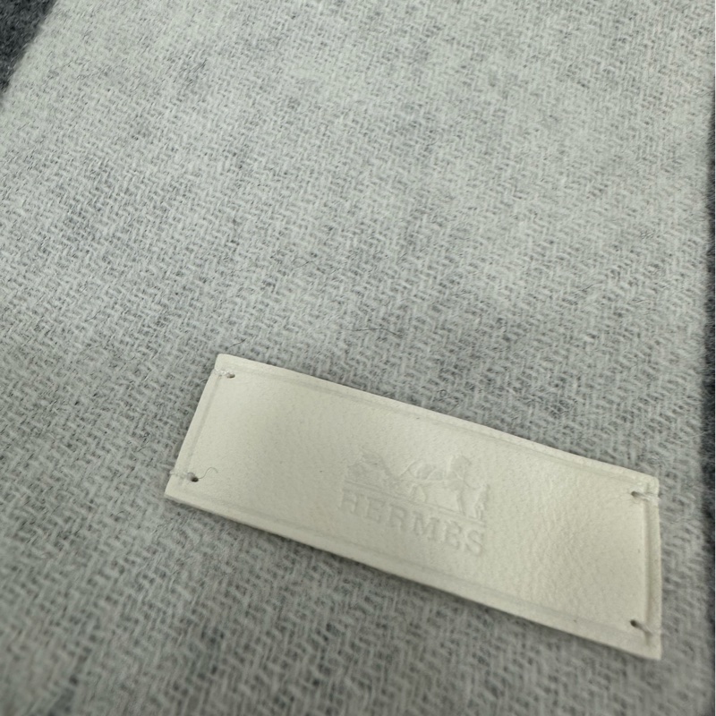 Hermes 愛馬仕 馬鞍腹帶騎裝 山羊絨圍巾 100%山羊絨 象牙白/中灰色 尺寸:30*160cm 全新-4