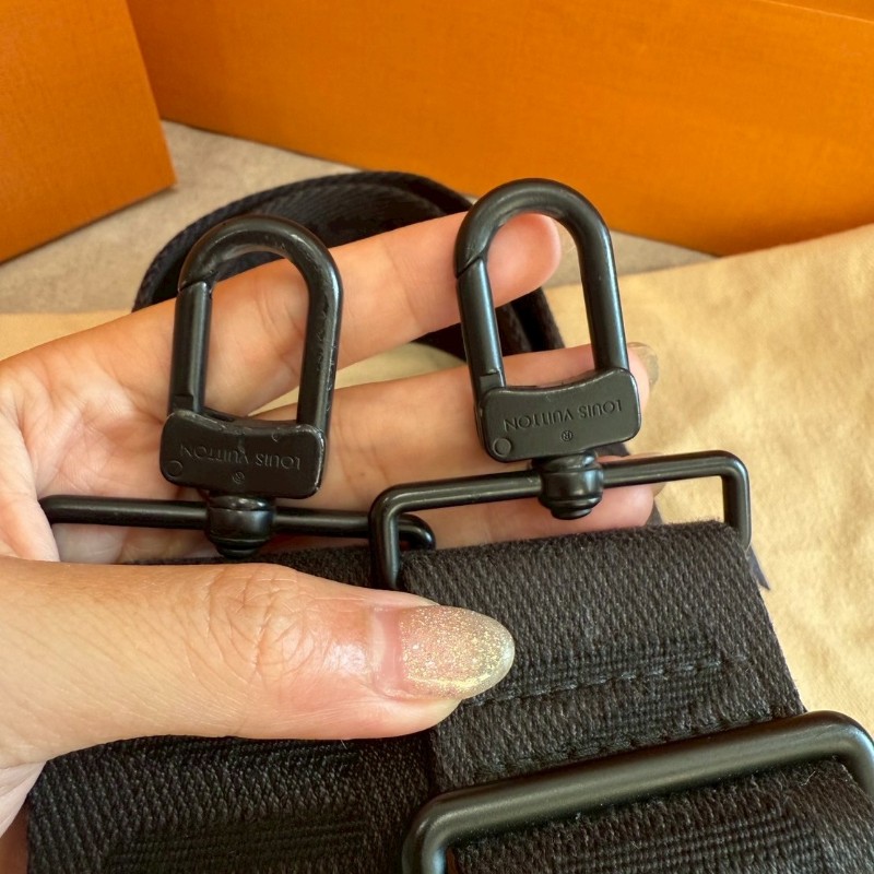 LV 牛皮黑色 相機包-8