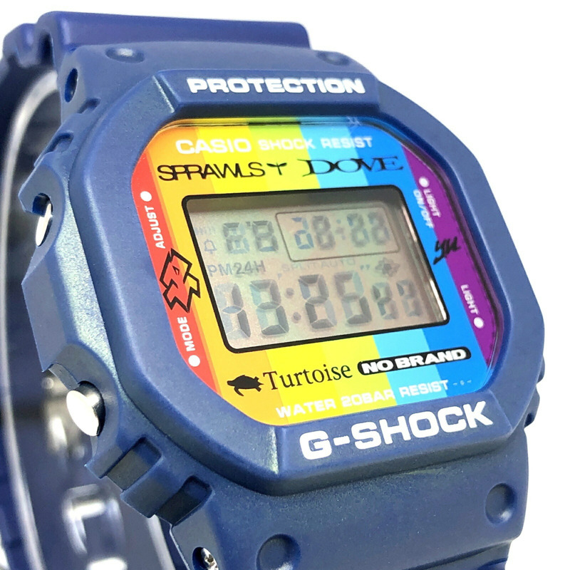 G-SHOCK CASIO DW-5600SF-2 手錶，與 We Love Surfing 合作推出的聯名款，採用彩虹錶盤和心形 EL 顯示器。 2006 年發售。可在三國丘店購買。-3