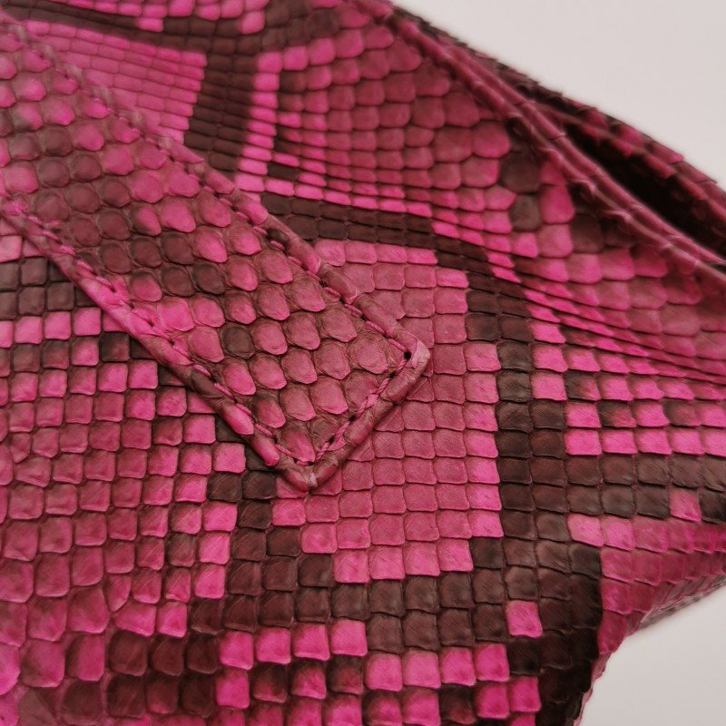 Loewe Flamenco 蛇皮 繩結 設計 斜背包-11