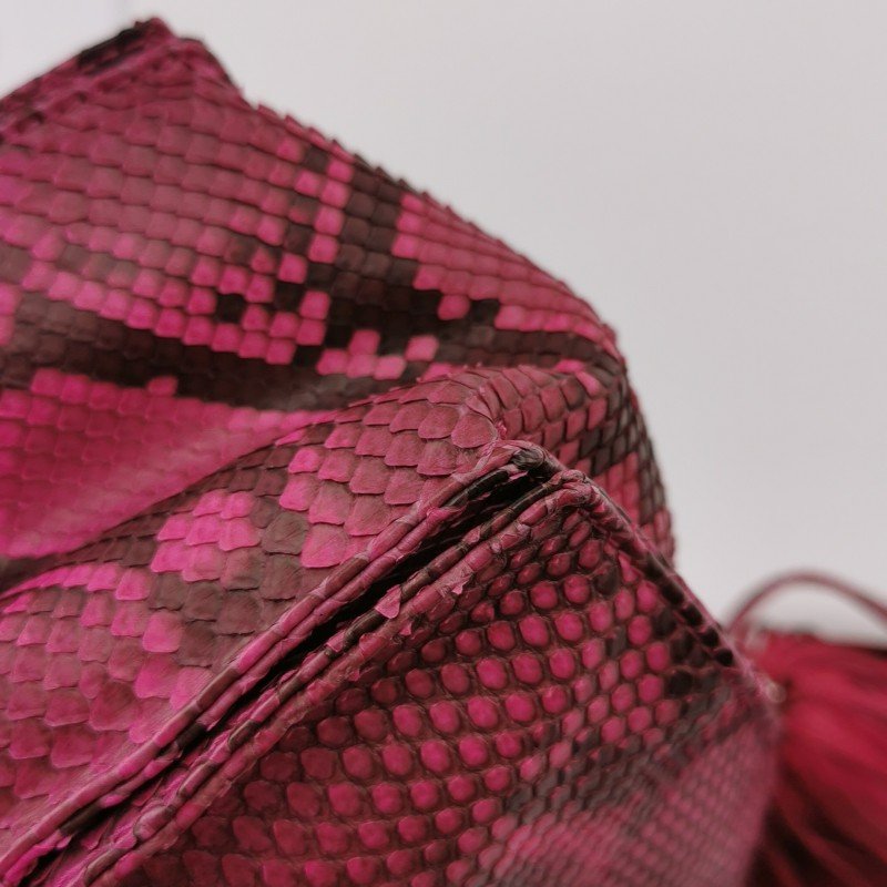 Loewe Flamenco 蛇皮 繩結 設計 斜背包-13