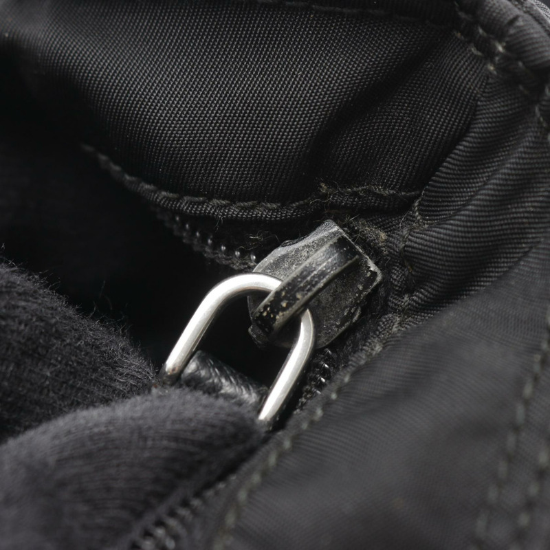 PRADA 黑色尼龍斜背包，二手女款-6