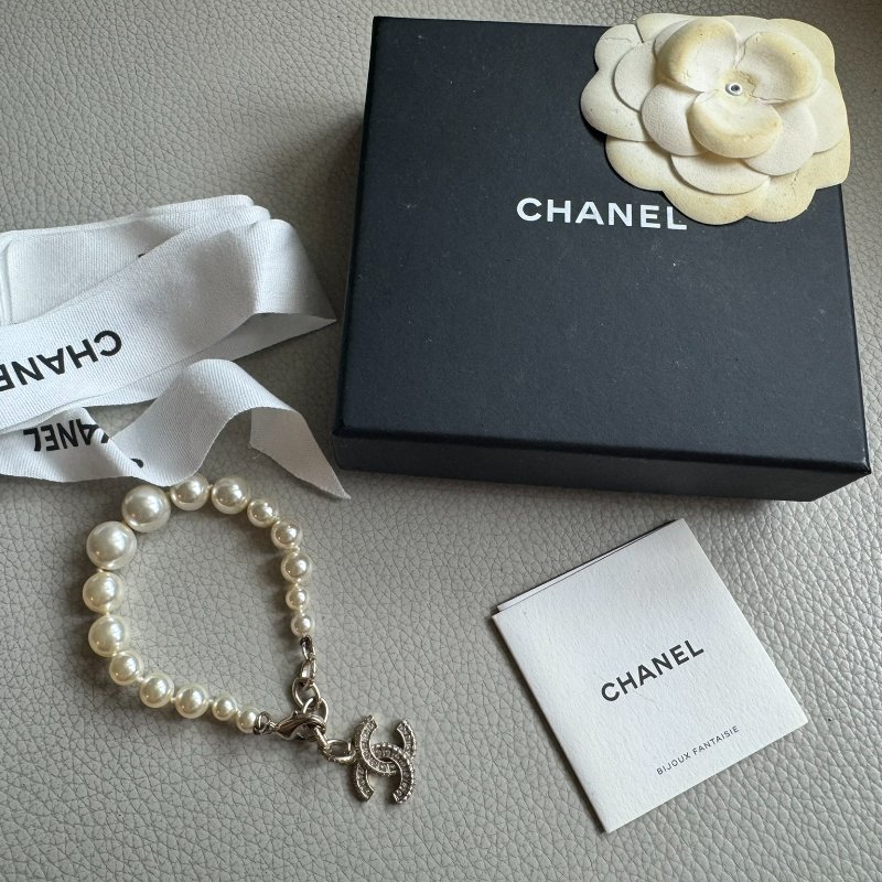 Chanel Pearl Bracelet with CC Charm 雙C珍珠手鏈-1