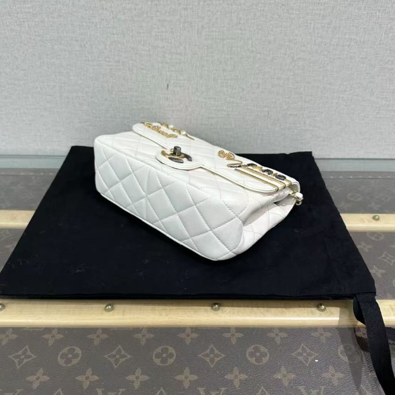 ✨CHANEL 白色鴛鴦扣徽章CF鍊條包 22*14*8 全新閒置配件塵袋-4