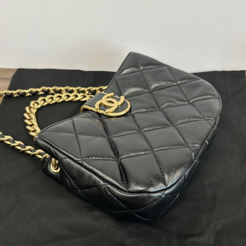 CHANEL 黑色金扣菱格羊皮肩背斜背包 99新配件盒子塵袋購證-3