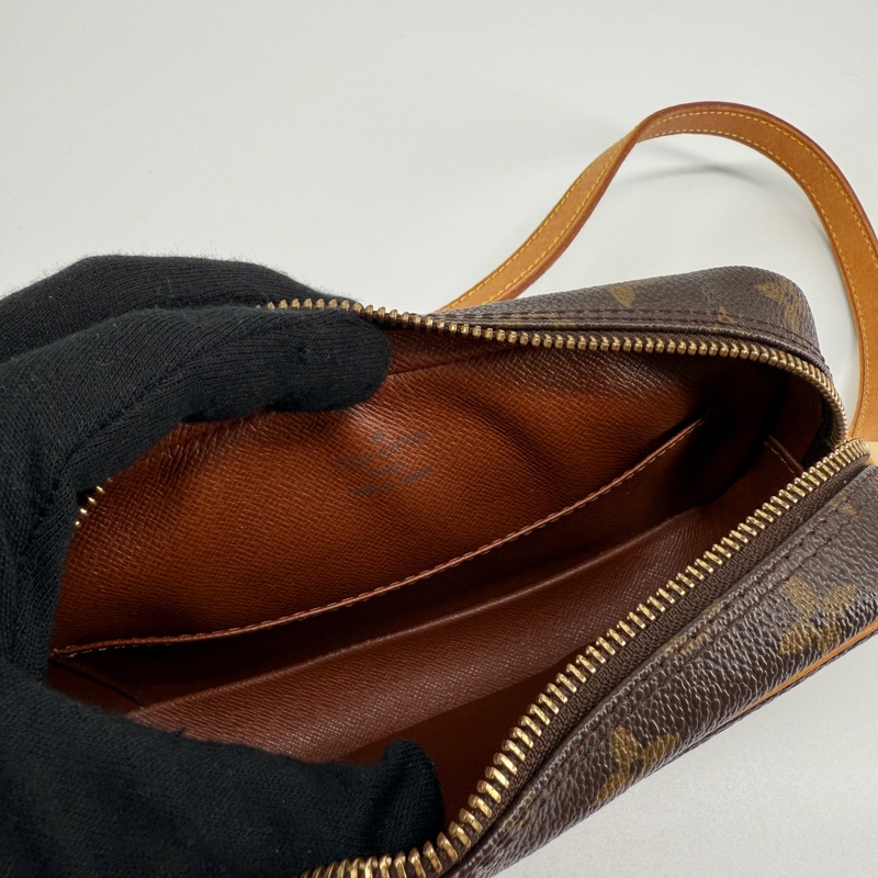 Lv小號老化開口笑腋下包-6