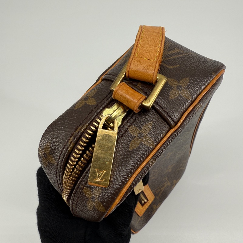 Lv小號老化開口笑腋下包-8