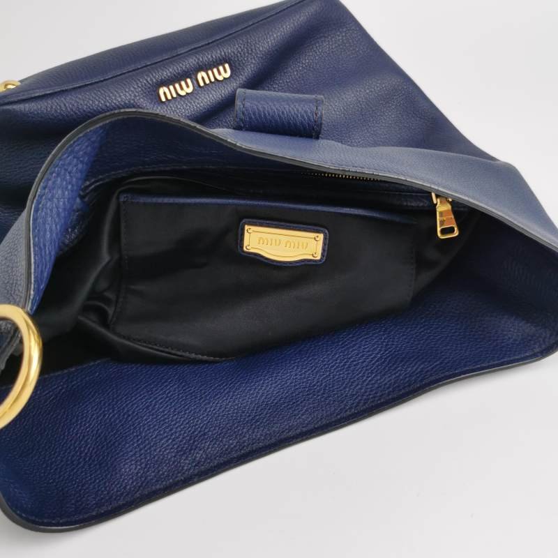 Miu Miu 牛皮 純色 字母 Logo 單肩包-7