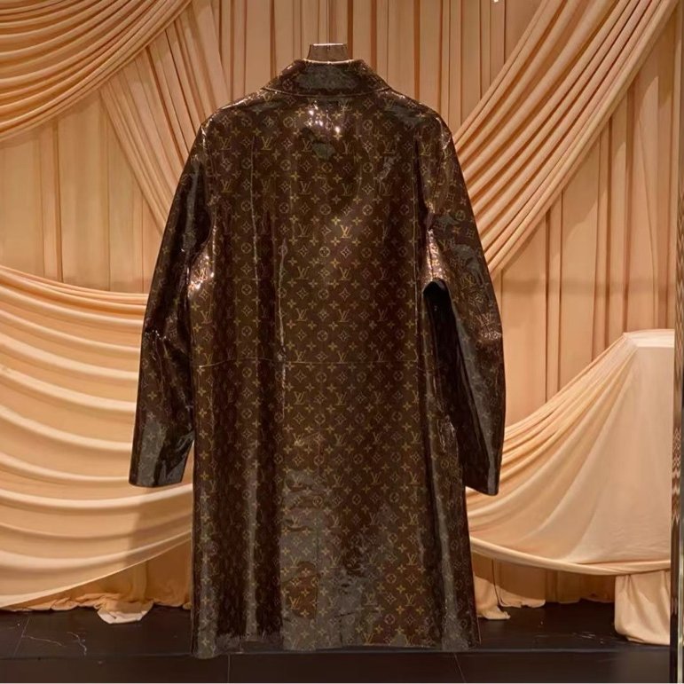 LV 果凍膠 PVC 老花牛皮皮衣 Travis同款 原價近五十萬 尺寸54 全新 肩寬48 胸圍122 衣長107-3