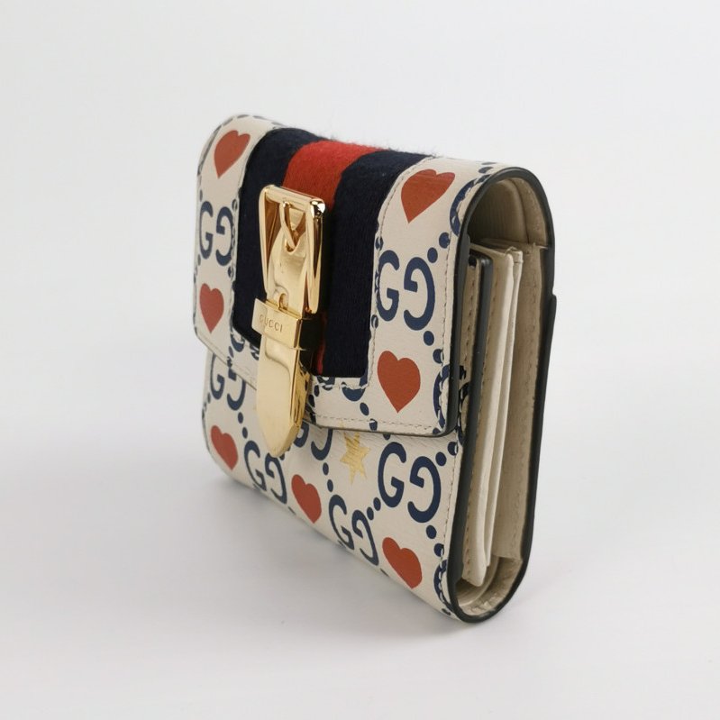 Gucci Sylvie 塞爾維亞 牛皮 帆布 拼色 雙G 愛心 印花 字母 Logo 金屬扣 織帶 皮夾-1