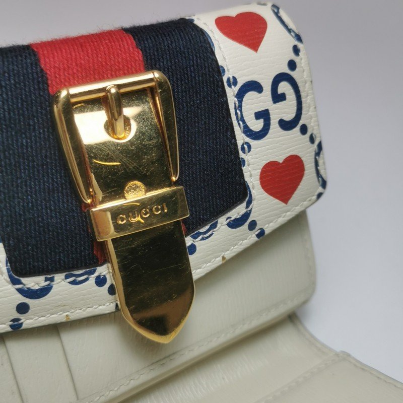 Gucci Sylvie 塞爾維亞 牛皮 帆布 拼色 雙G 愛心 印花 字母 Logo 金屬扣 織帶 皮夾-12