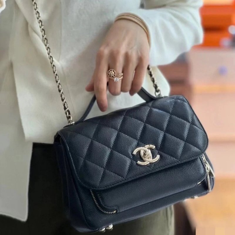 CHANEL affinity小號芯片款黑金荔枝牛皮手提肩背斜背包19*14.5*7 98新配件盒子塵袋購證-0