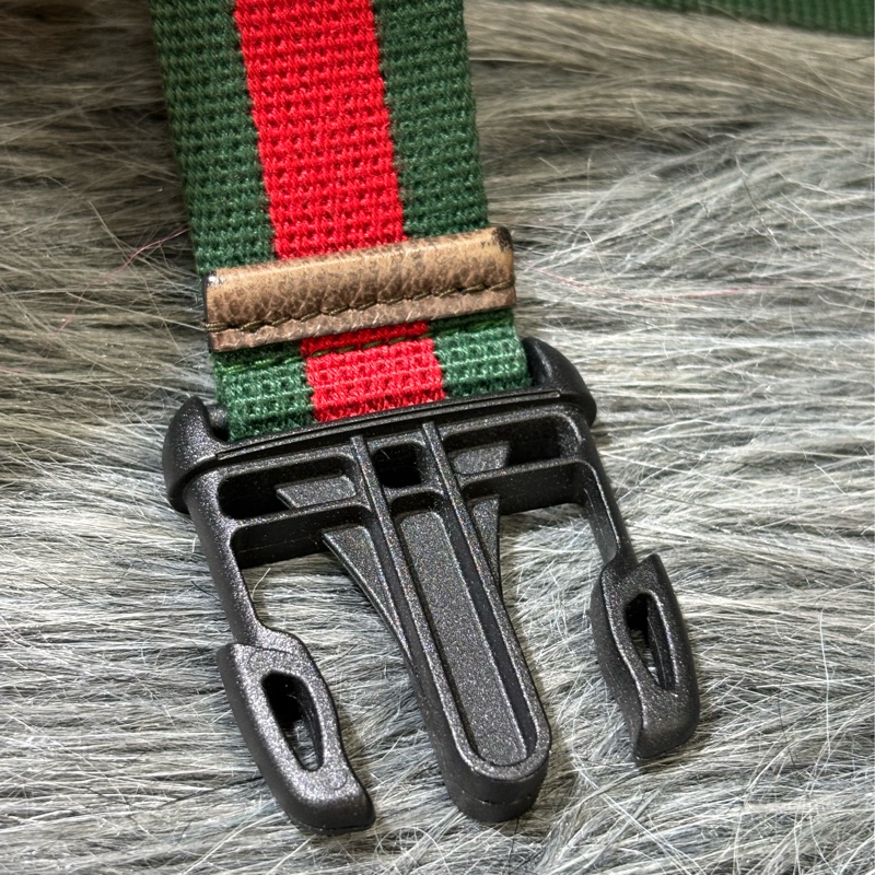 GUCCI 493930 GG LOGO 原花老花字紋 綠紅綠 虎頭包 斜背包 相機包 手拿包 腰包 胸口包 霹靂包-22