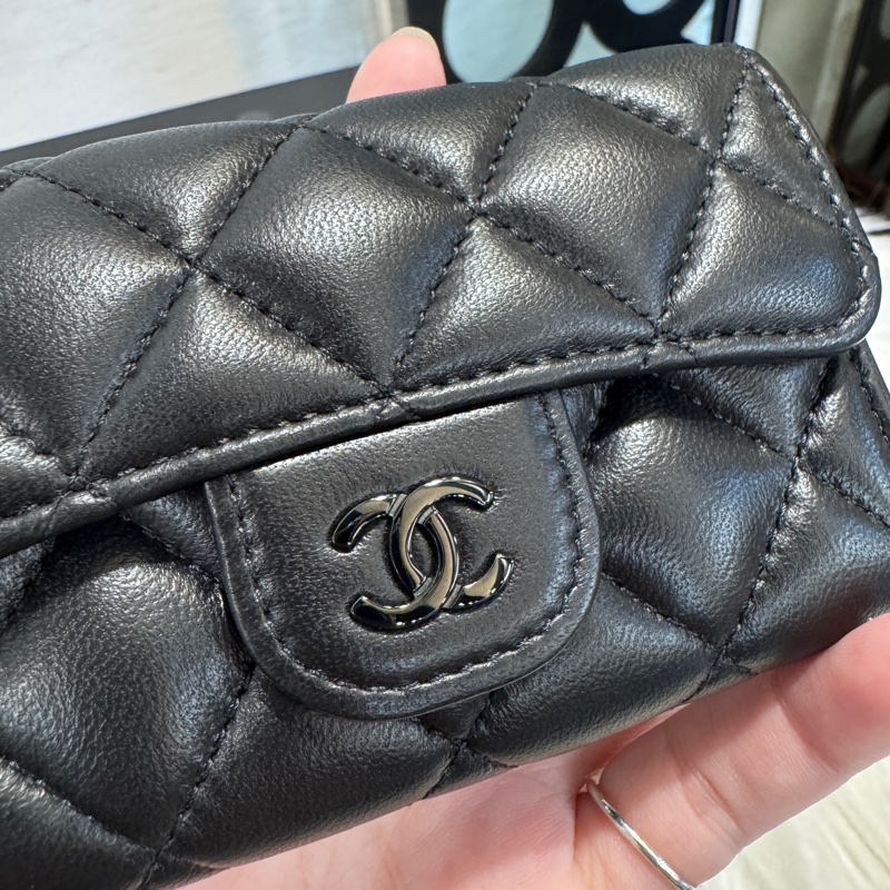 Chanel So Black黑羊皮卡夾 25年購入 近全新-5