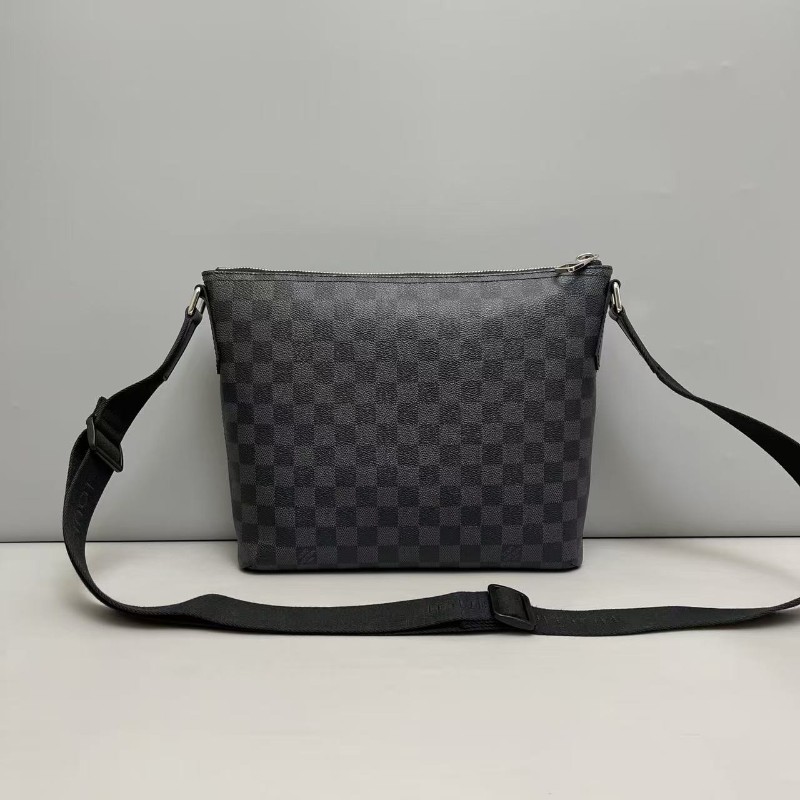 LV路易威登 男士 黑棋盤格小號郵差包 肩背包 斜背包-1