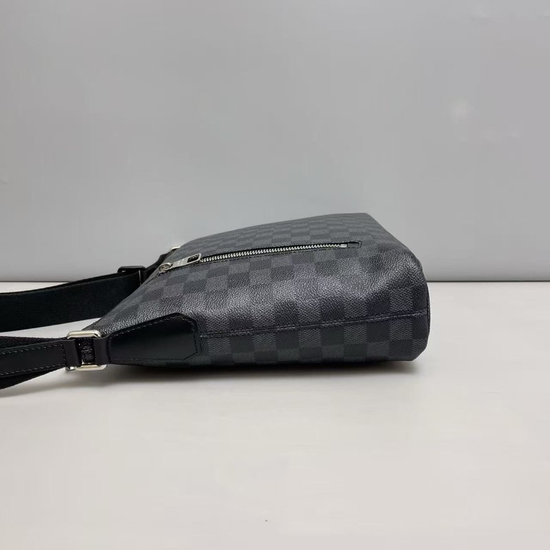 LV路易威登 男士 黑棋盤格小號郵差包 肩背包 斜背包-3