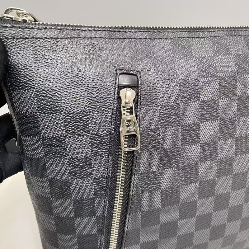 LV路易威登 男士 黑棋盤格小號郵差包 肩背包 斜背包-6