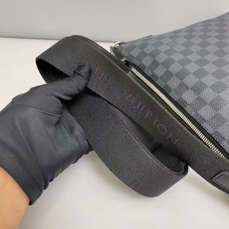 LV路易威登 男士 黑棋盤格小號郵差包 肩背包 斜背包-7